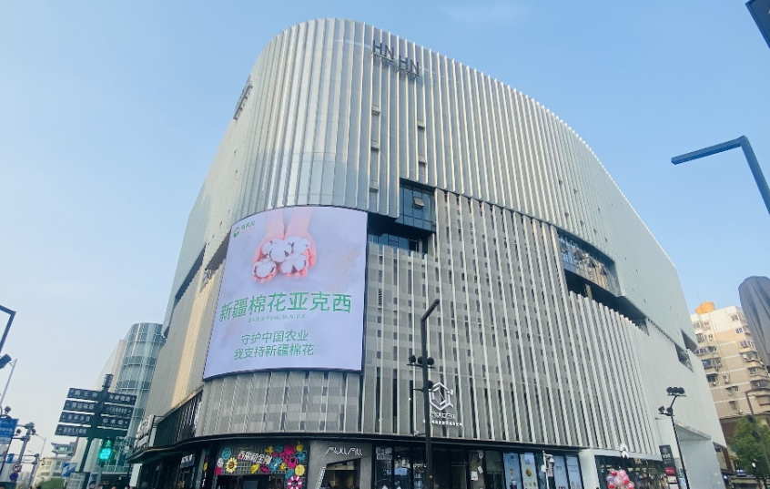 一(yī)台機械勝過千人(rén)，惠農網商家展示新疆農業真實圖景