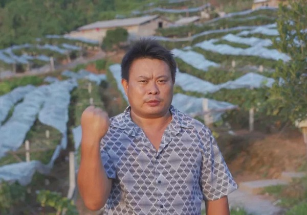 泸溪田紹志：牽手惠農網打通(tōng)産業鏈 小葡萄變身全村(cūn)緻富果